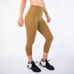 🆕 FLEO El Toro 21" Amber Green High Rise Cropped Leggings